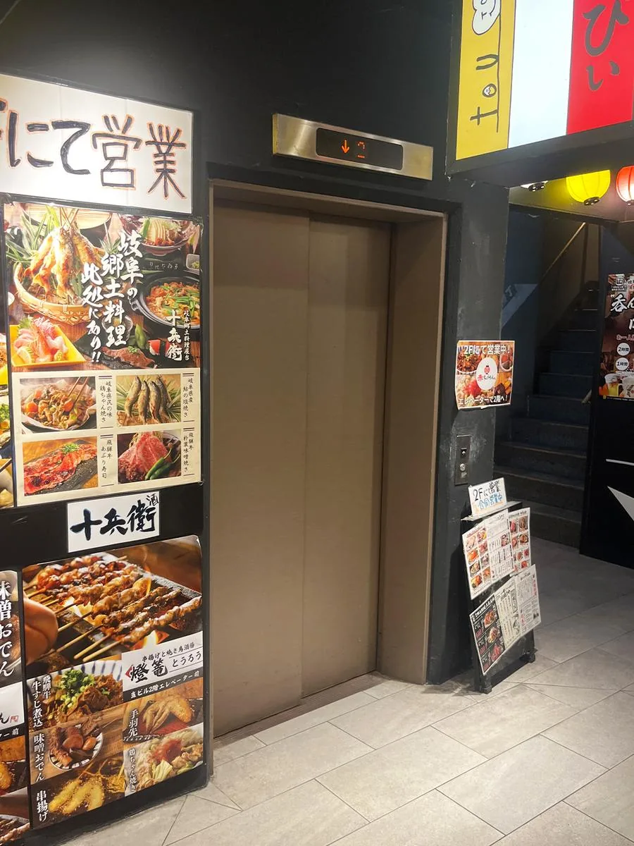 エレベーターで屋上へ